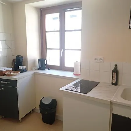Lumineux T3 Et Deux Chambres Equipes.
